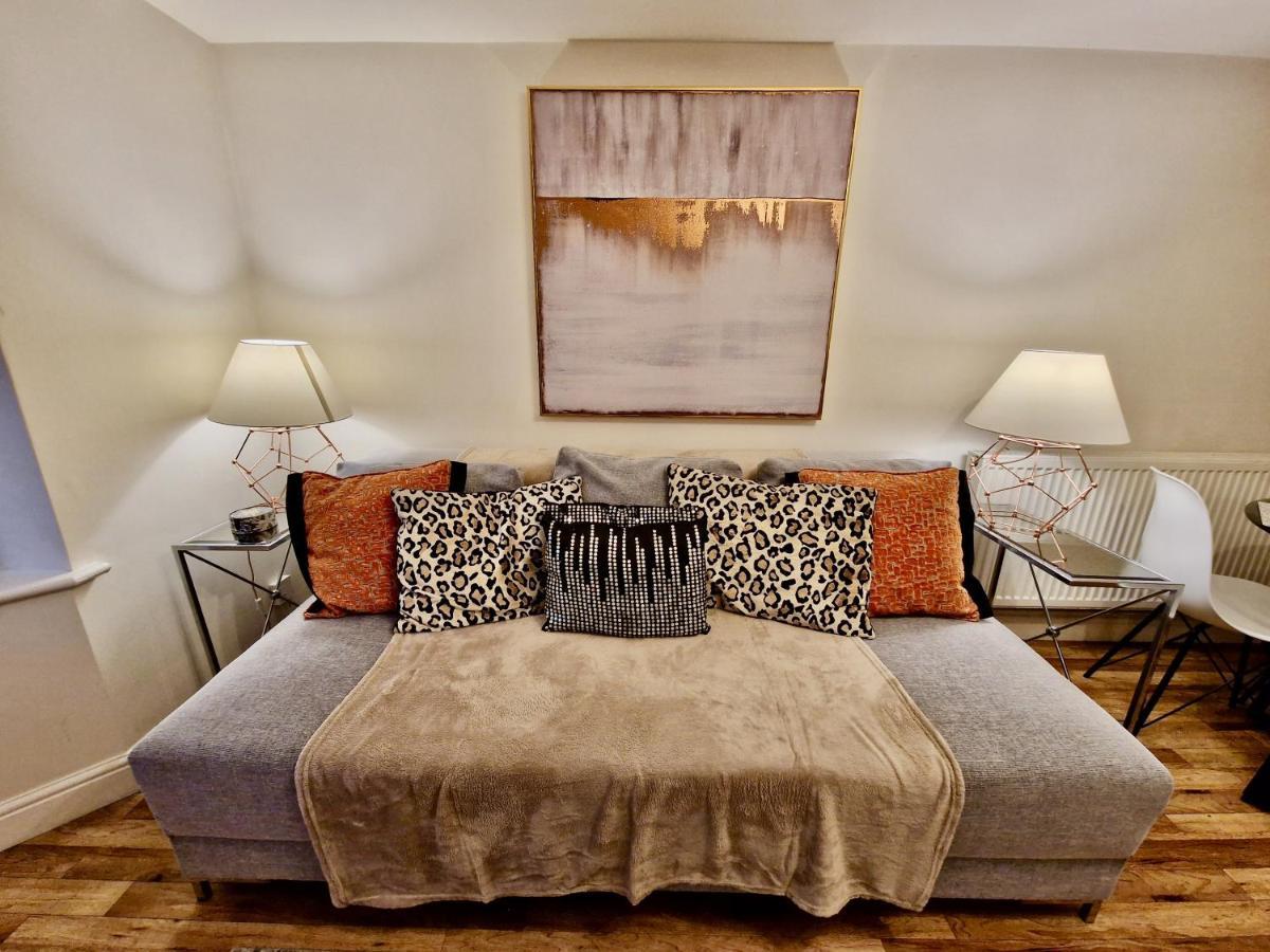Stunning Luxury Serviced Apartment Next To City Centre With Free Parking - Contractors & Relocators Ковънтри Екстериор снимка
