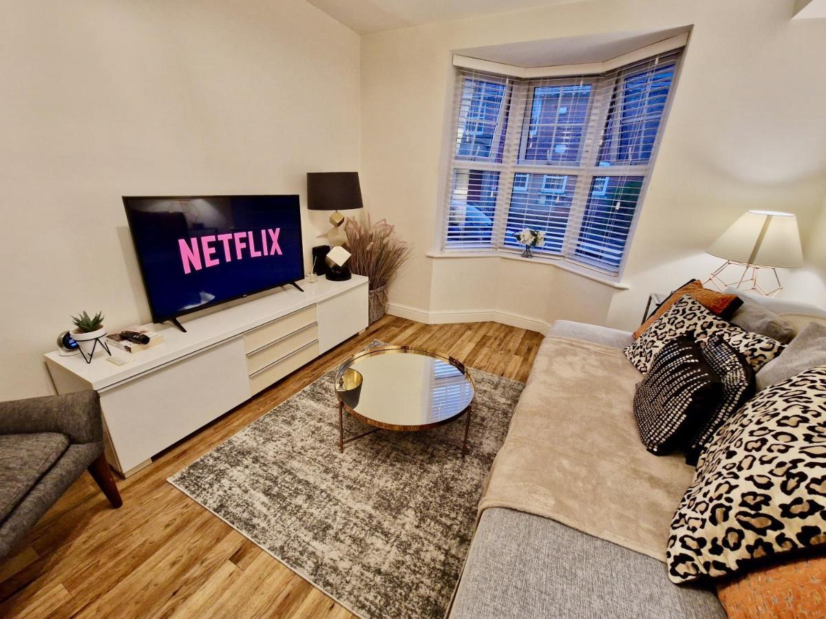 Stunning Luxury Serviced Apartment Next To City Centre With Free Parking - Contractors & Relocators Ковънтри Екстериор снимка