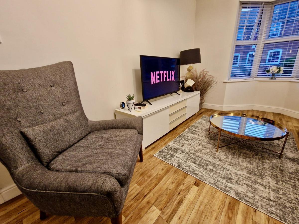 Stunning Luxury Serviced Apartment Next To City Centre With Free Parking - Contractors & Relocators Ковънтри Екстериор снимка
