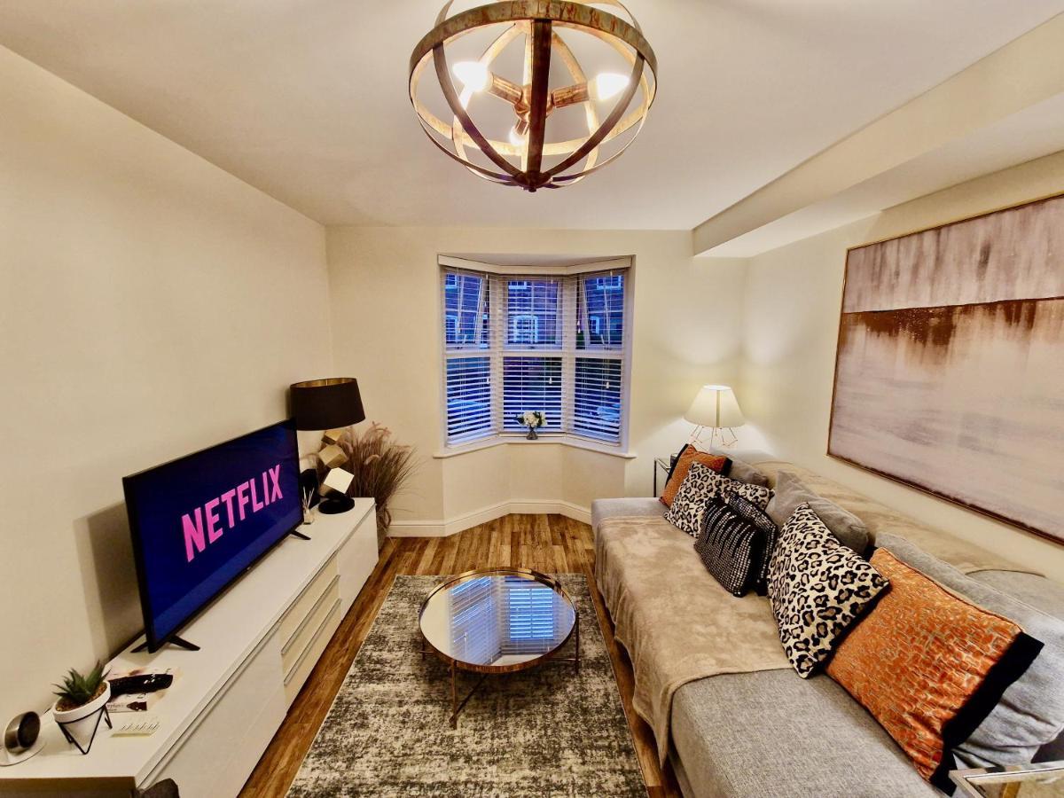 Stunning Luxury Serviced Apartment Next To City Centre With Free Parking - Contractors & Relocators Ковънтри Екстериор снимка