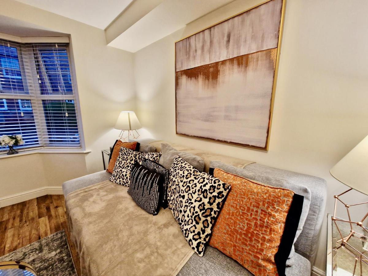 Stunning Luxury Serviced Apartment Next To City Centre With Free Parking - Contractors & Relocators Ковънтри Екстериор снимка