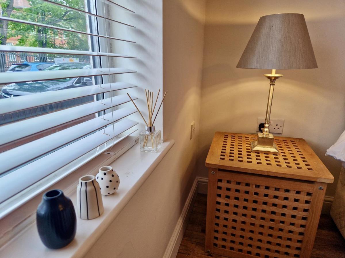 Stunning Luxury Serviced Apartment Next To City Centre With Free Parking - Contractors & Relocators Ковънтри Екстериор снимка