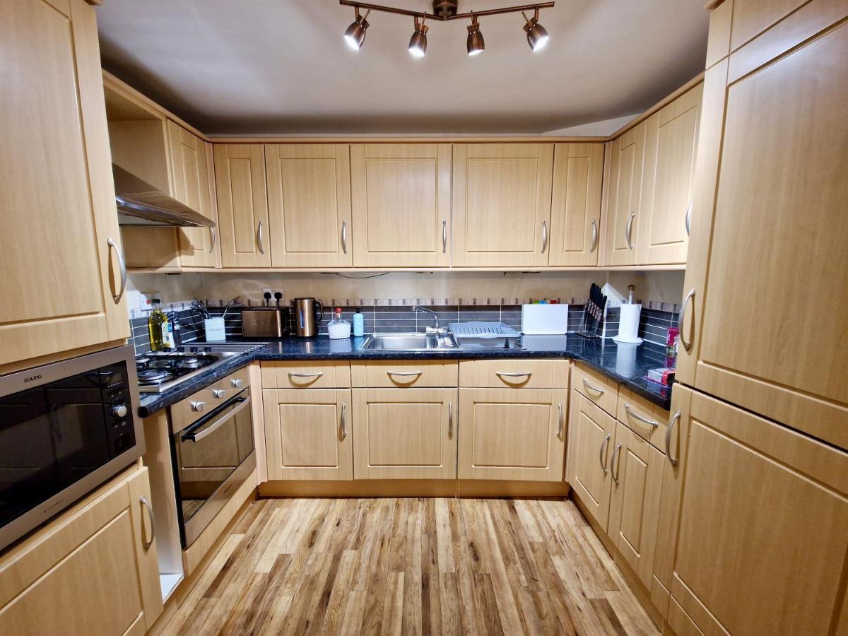Stunning Luxury Serviced Apartment Next To City Centre With Free Parking - Contractors & Relocators Ковънтри Екстериор снимка