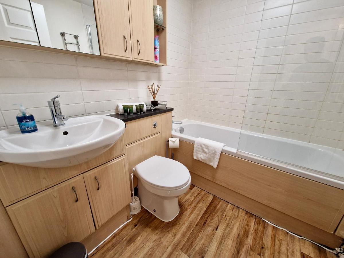 Stunning Luxury Serviced Apartment Next To City Centre With Free Parking - Contractors & Relocators Ковънтри Екстериор снимка