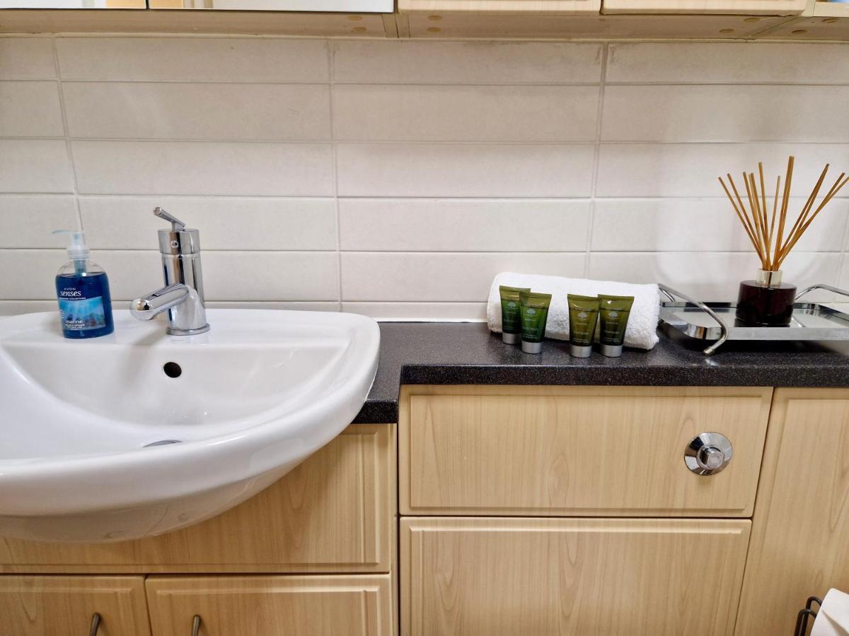Stunning Luxury Serviced Apartment Next To City Centre With Free Parking - Contractors & Relocators Ковънтри Екстериор снимка
