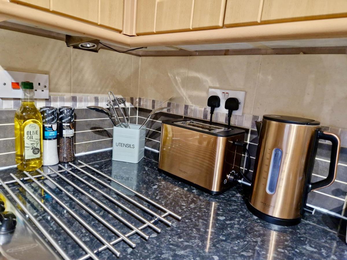 Stunning Luxury Serviced Apartment Next To City Centre With Free Parking - Contractors & Relocators Ковънтри Екстериор снимка