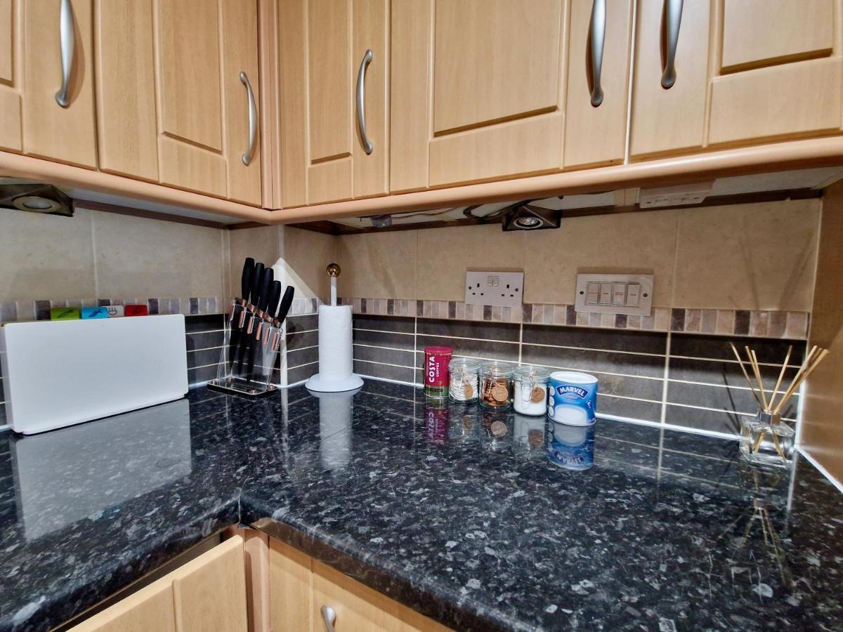 Stunning Luxury Serviced Apartment Next To City Centre With Free Parking - Contractors & Relocators Ковънтри Екстериор снимка
